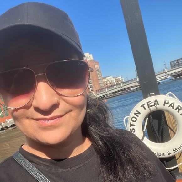 Meet your Posher, Elizabeth - Picture 2 of 4